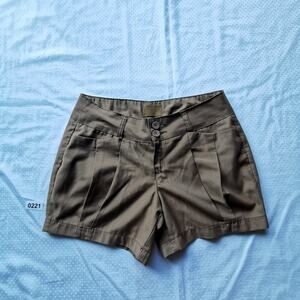 Women Khaki Short with Deep Front Pockets, brown, size 27